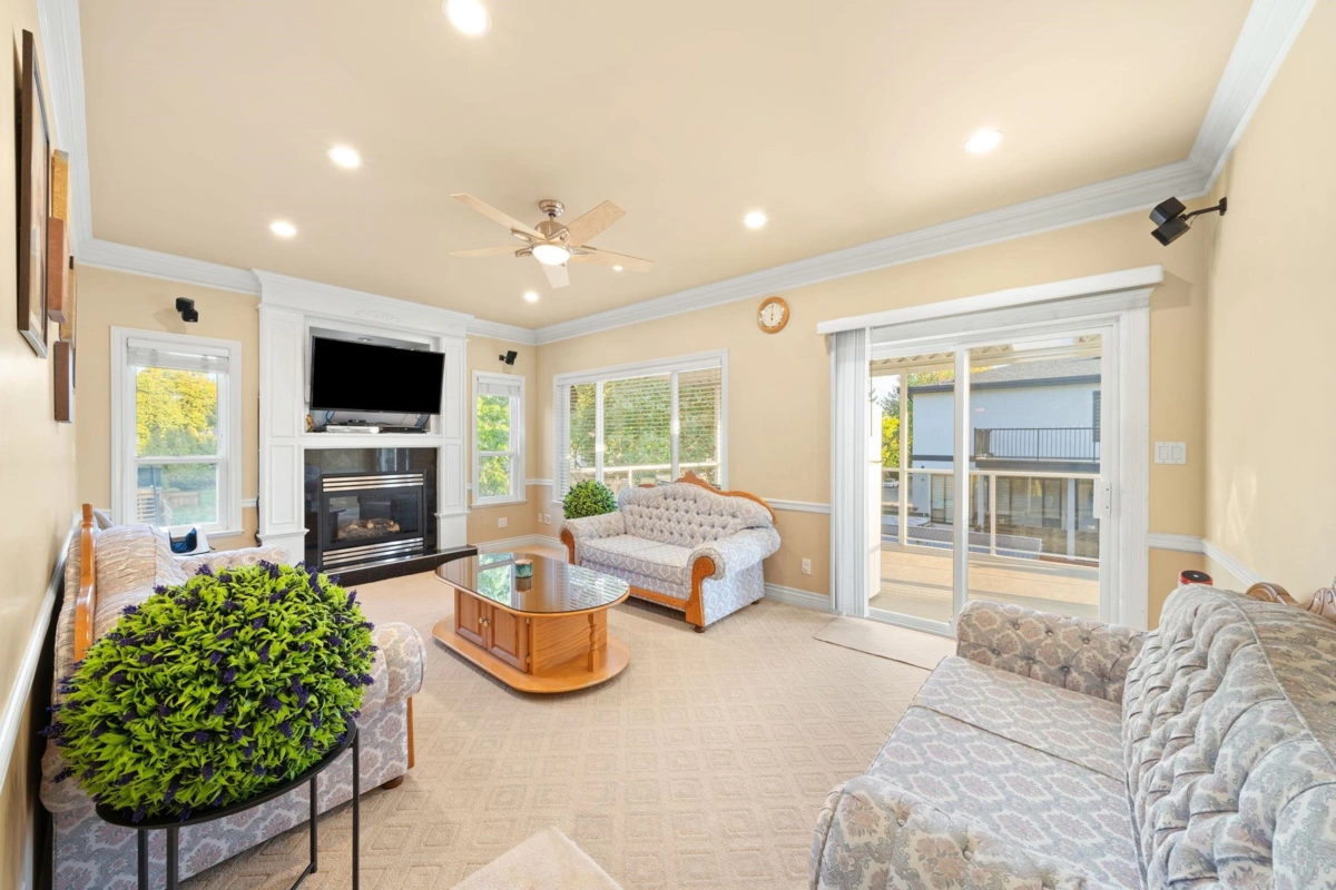 Breakfast Nook Photo of 12336 Iona Place, Surrey, BC