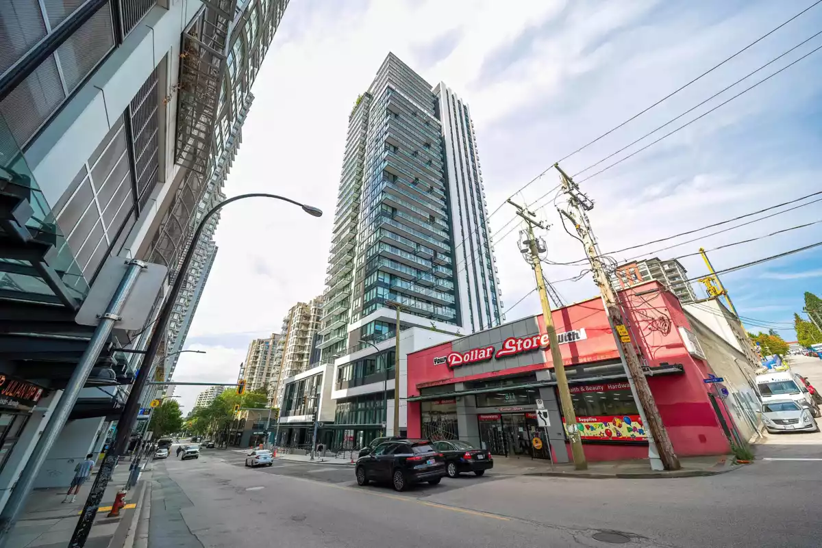 Front Yard Photo of 508 823 Carnarvon Street, New Westminster, BC