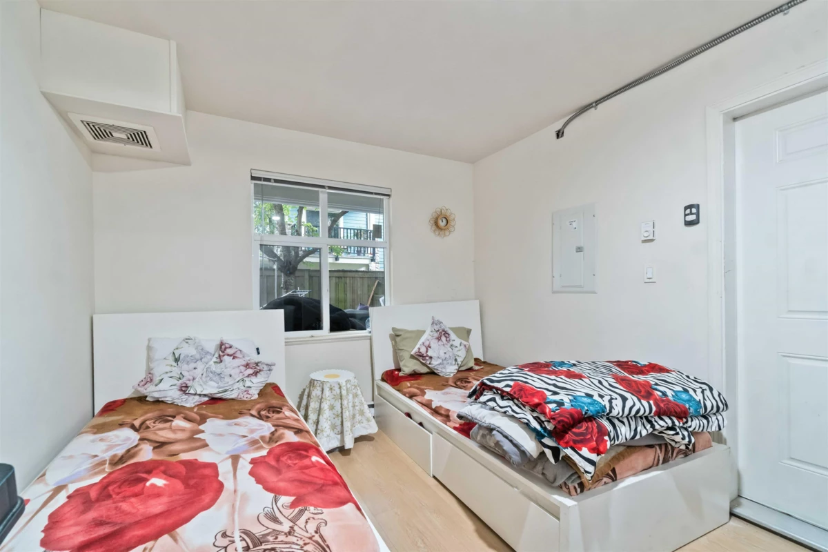 Backyard Photo of 8 935 Ewen Avenue, New Westminster, BC