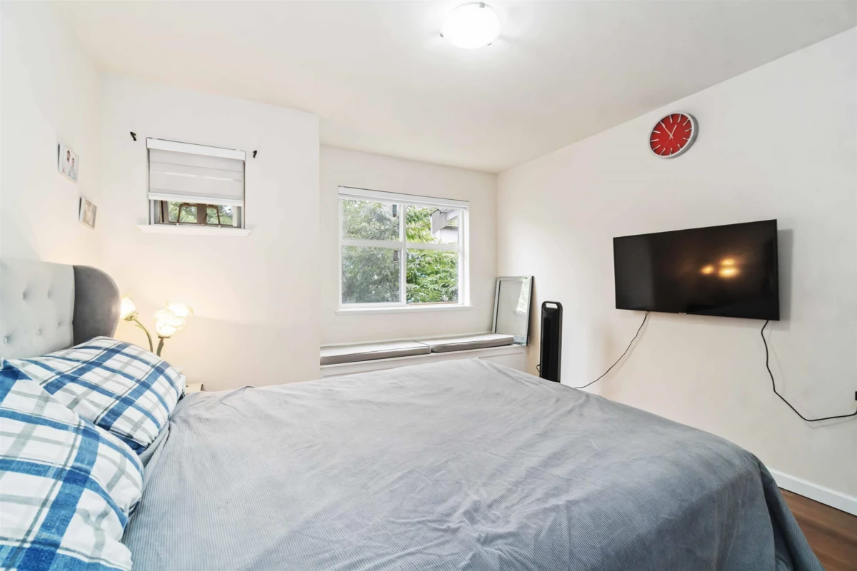 Entry Foyer Photo of 8 935 Ewen Avenue, New Westminster, BC