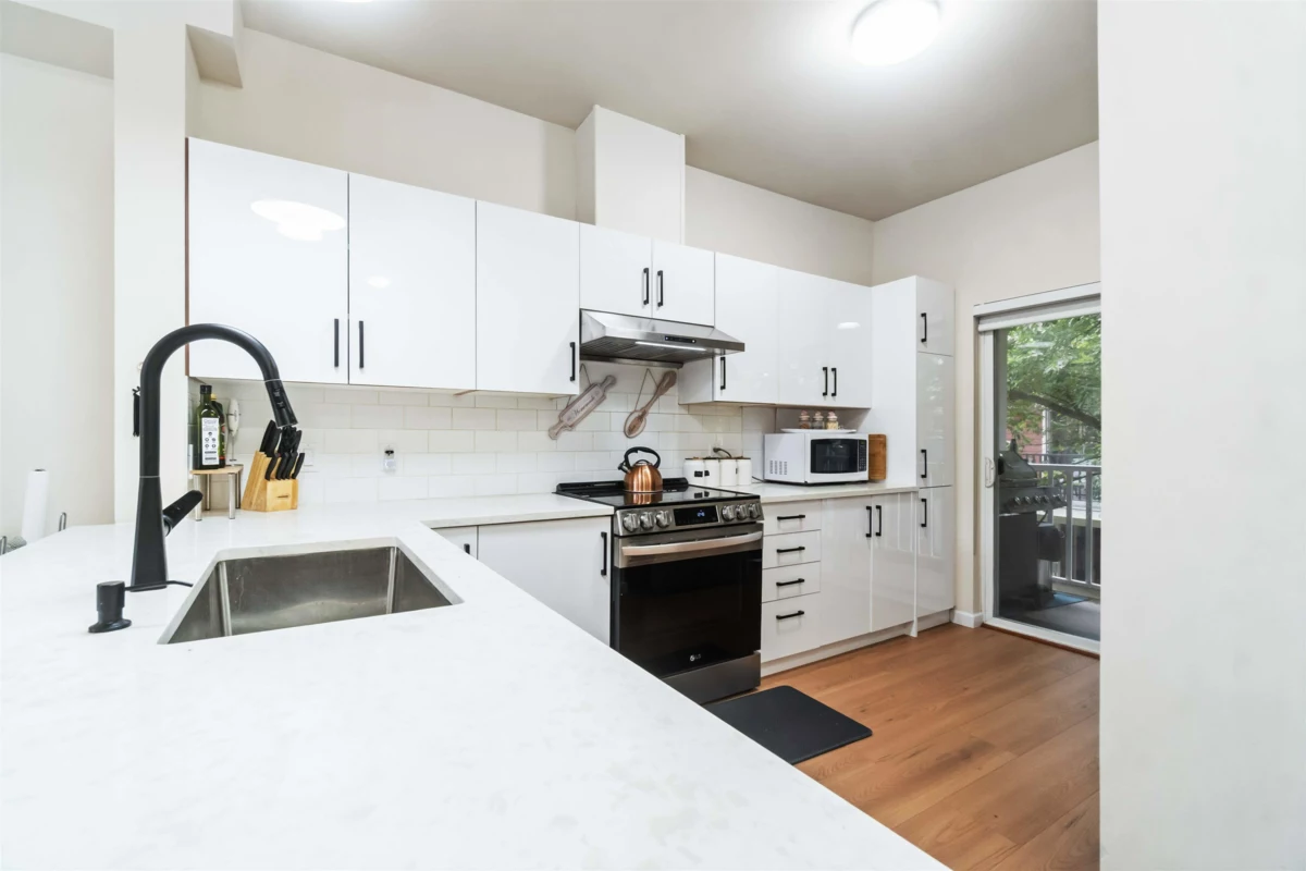 Guest Bathroom Photo of 8 935 Ewen Avenue, New Westminster, BC
