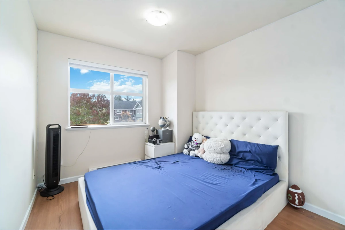 Powder Room Photo of 8 935 Ewen Avenue, New Westminster, BC