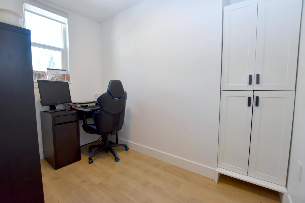 Kitchen Island Photo of 12 17458 100 Avenue, Surrey, BC