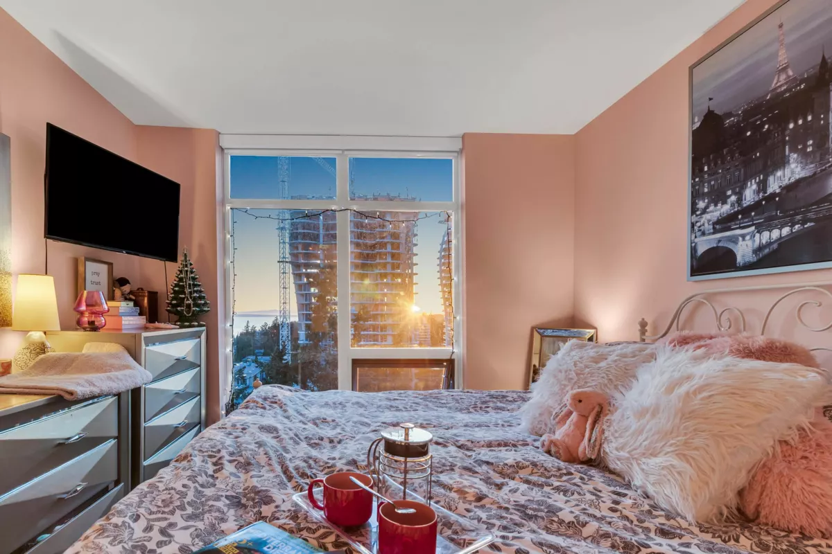 Bedroom 2 Photo of 1203 15152 Russell Avenue, White Rock, BC