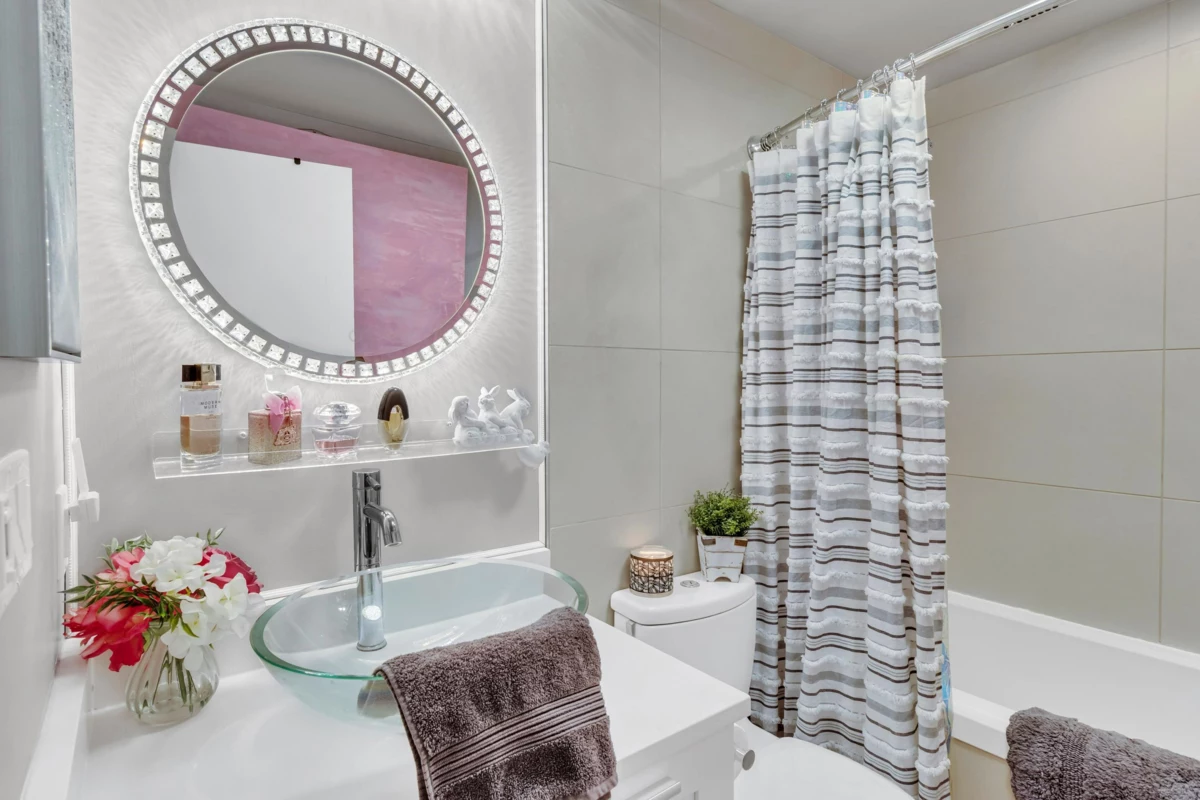 Bedroom 3 Photo of 1203 15152 Russell Avenue, White Rock, BC