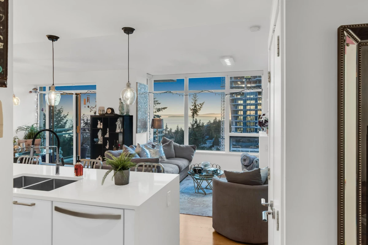 Breakfast Nook Photo of 1203 15152 Russell Avenue, White Rock, BC