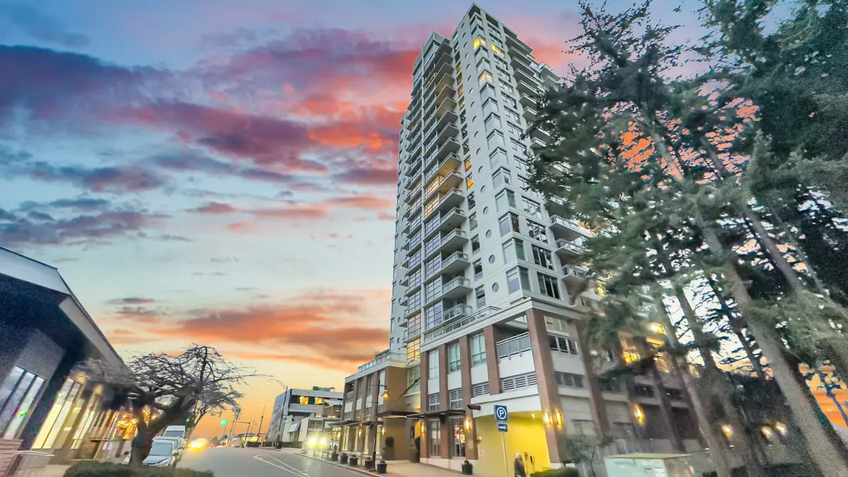 Entry Foyer Photo of 1203 15152 Russell Avenue, White Rock, BC