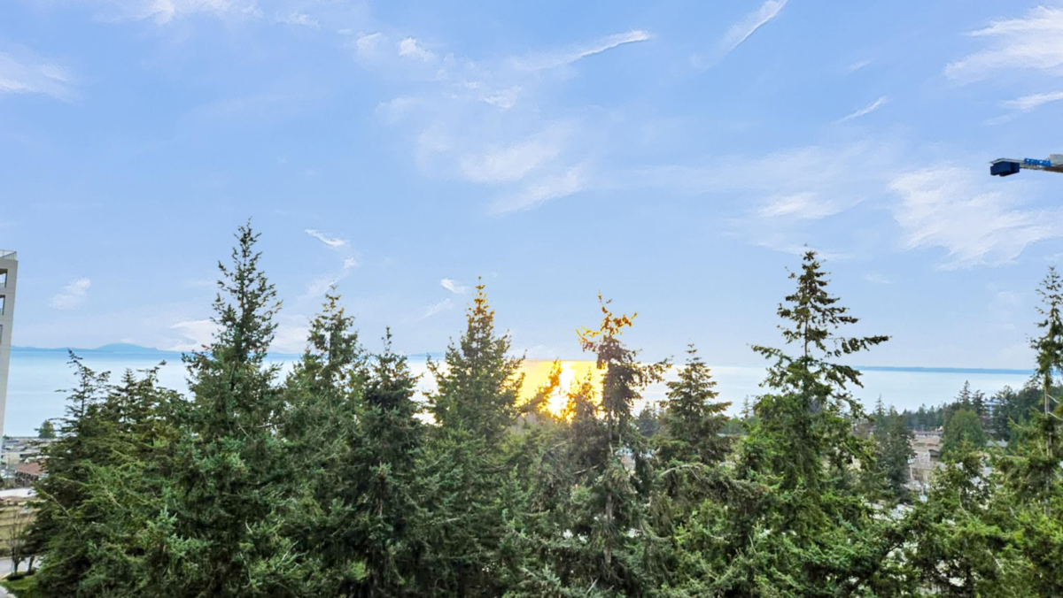 Garage Interior Photo of 1203 15152 Russell Avenue, White Rock, BC
