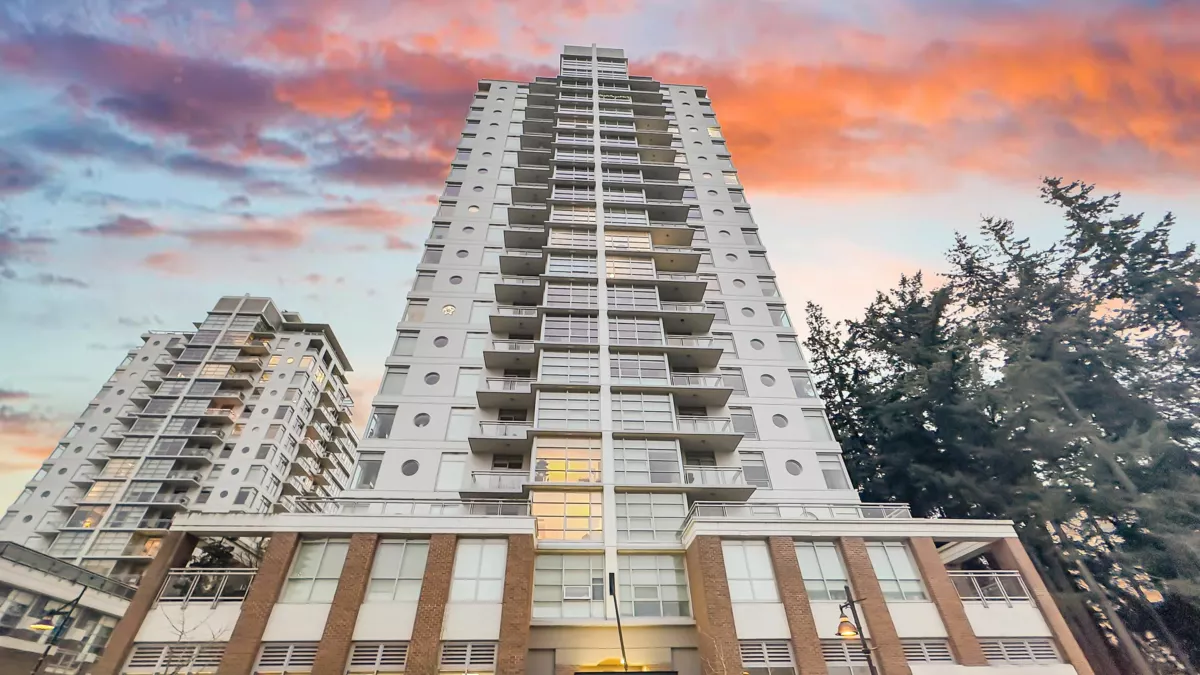 Laundry Room Photo of 1203 15152 Russell Avenue, White Rock, BC