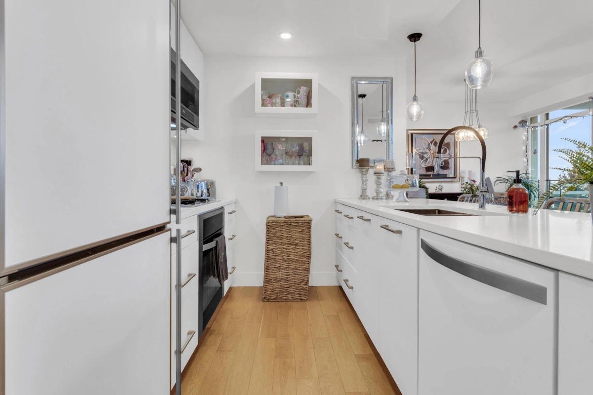 Pantry Photo of 1203 15152 Russell Avenue, White Rock, BC