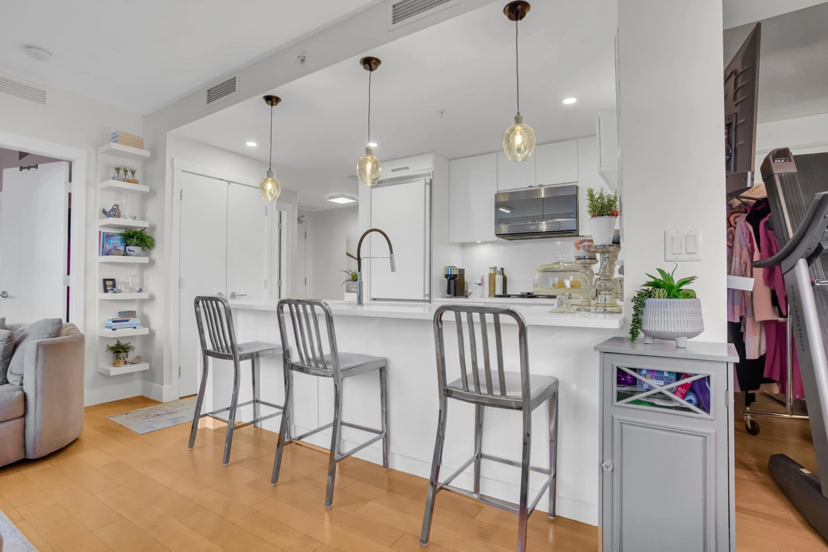 Primary Bedroom Photo of 1203 15152 Russell Avenue, White Rock, BC