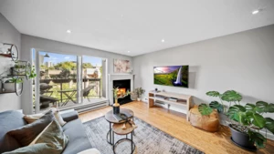 17 1345 W 4th Avenue, Vancouver, BC