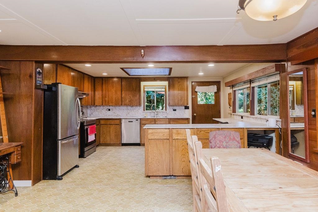 Breakfast Nook Photo of 6252 Sechelt Inlet Road, Sechelt, BC