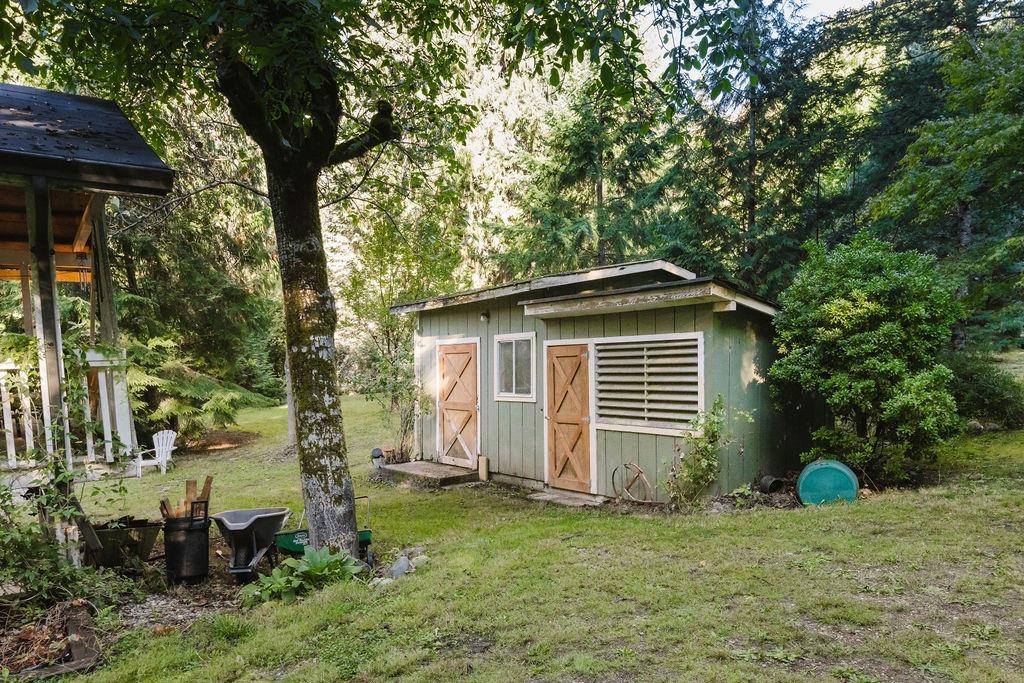 Entry Foyer Photo of 6252 Sechelt Inlet Road, Sechelt, BC