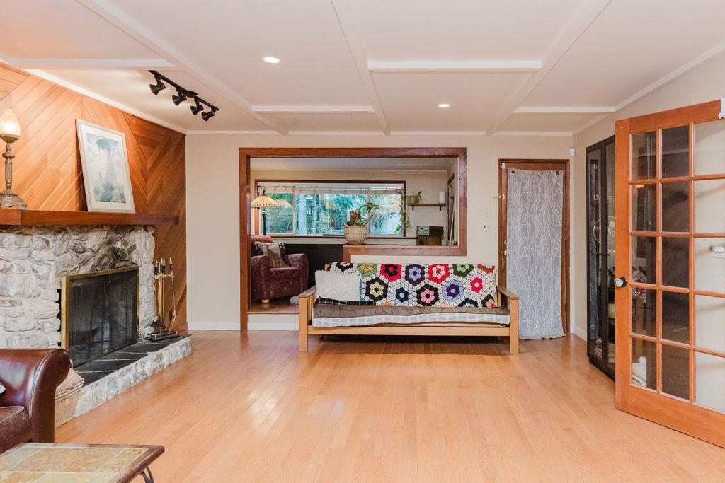 Kitchen Island Photo of 6252 Sechelt Inlet Road, Sechelt, BC