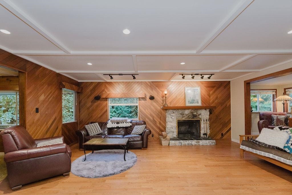 Kitchen Photo of 6252 Sechelt Inlet Road, Sechelt, BC