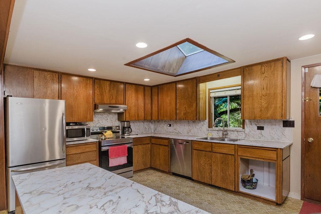 Primary Bathroom Photo of 6252 Sechelt Inlet Road, Sechelt, BC