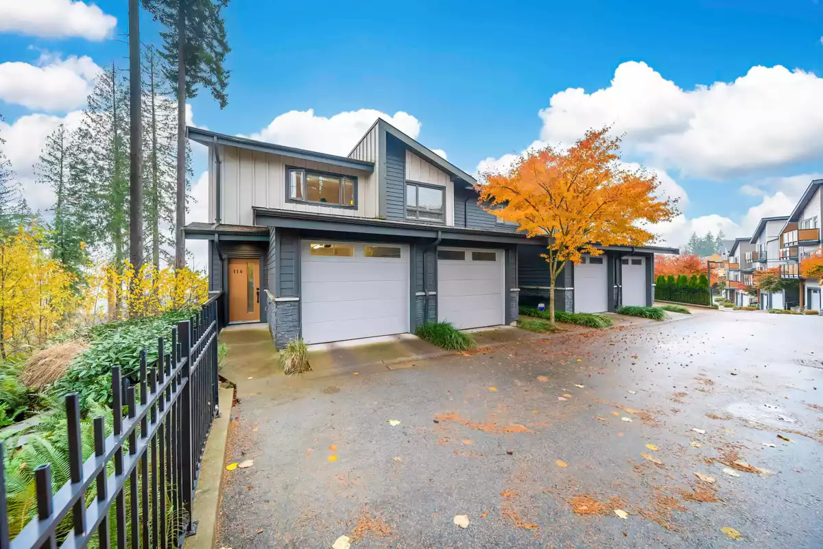 Kitchen Island Photo of 114 3525 Chandler Street, Coquitlam, BC