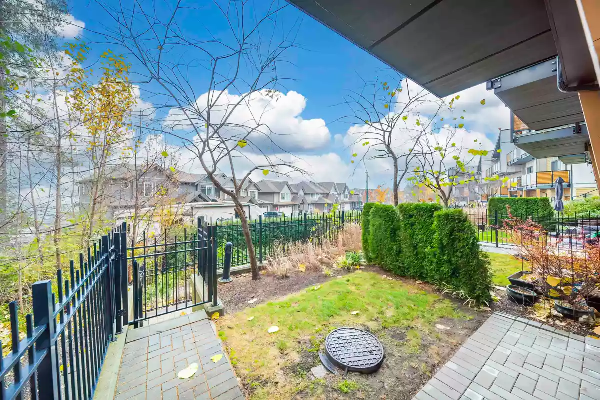 Primary Bathroom Photo of 114 3525 Chandler Street, Coquitlam, BC