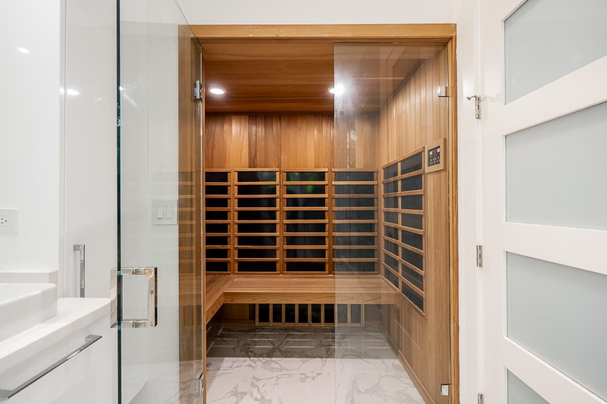 Entry Foyer Photo of 2162 124 Street, Surrey, BC