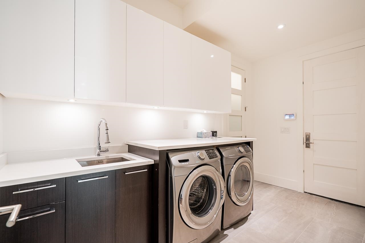 Garage Interior Photo of 2162 124 Street, Surrey, BC