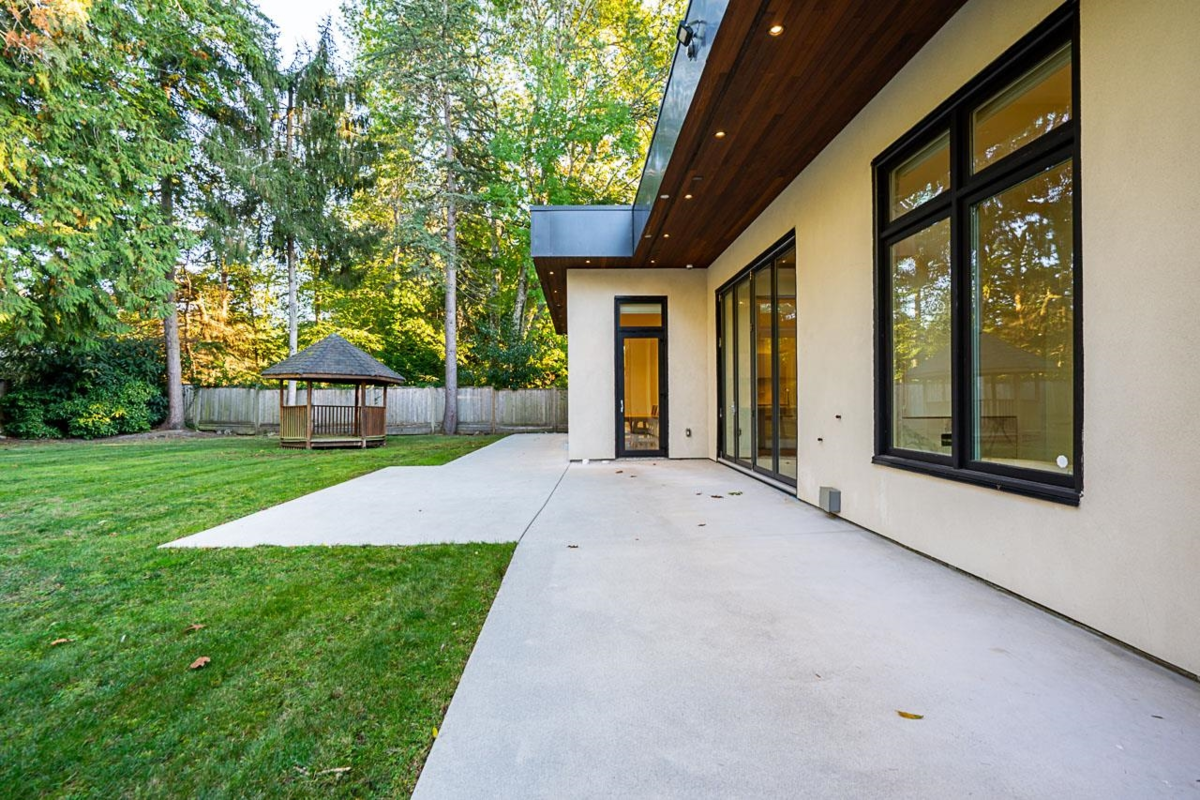 Hot Tub / Spa Photo of 2162 124 Street, Surrey, BC