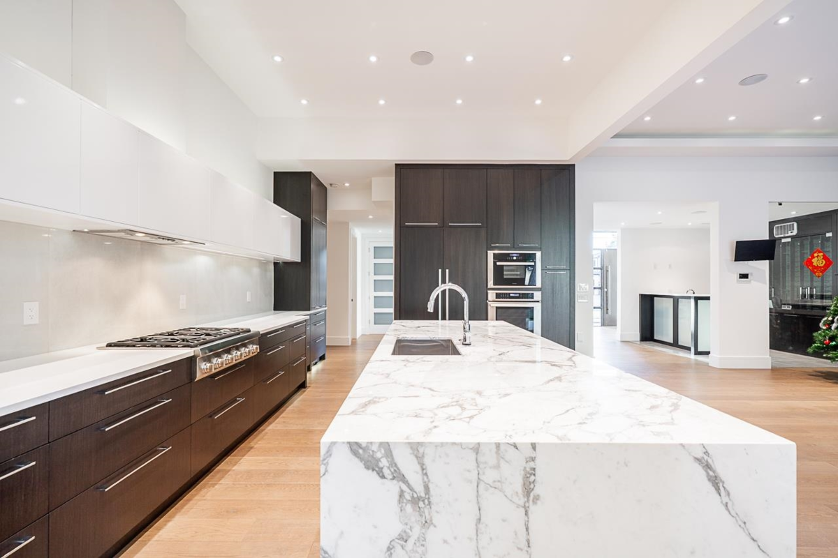 Kitchen Island Photo of 2162 124 Street, Surrey, BC