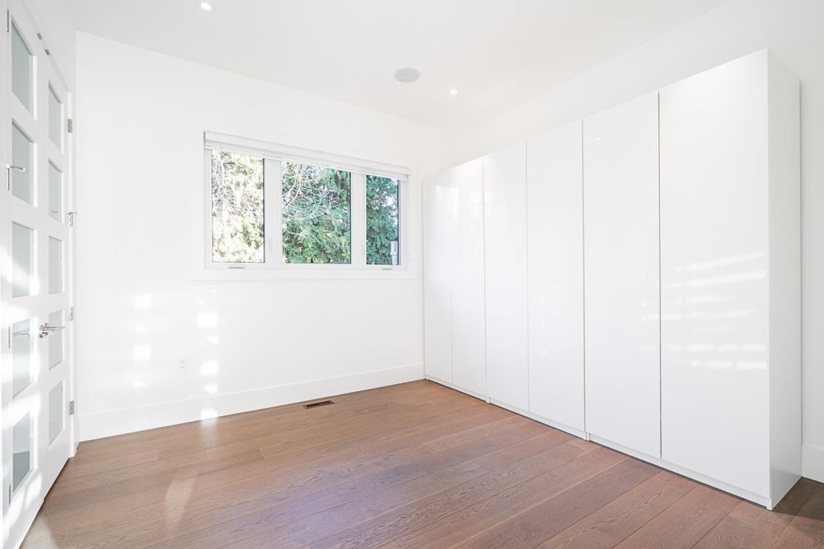 Swimming Pool Photo of 2162 124 Street, Surrey, BC