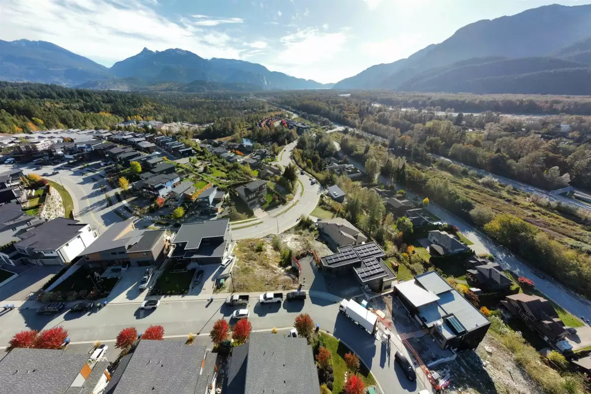 Dining Area Photo of 41331 Horizon Drive, Squamish, BC