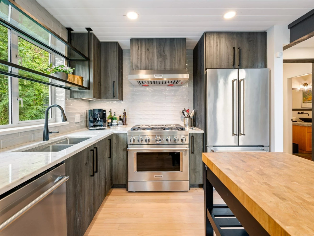 Breakfast Nook Photo of 2219 Aspen Drive, Whistler, BC