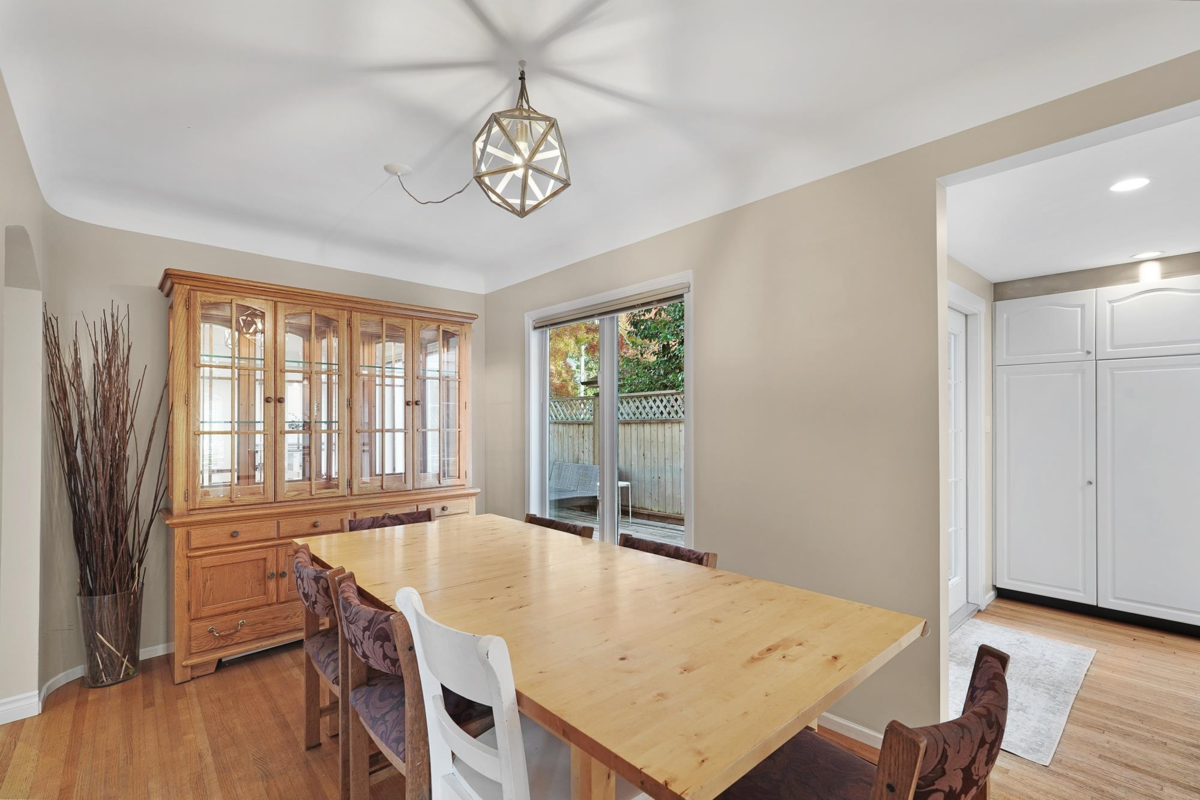 Breakfast Nook Photo of 3737 Yale Street, Burnaby, BC