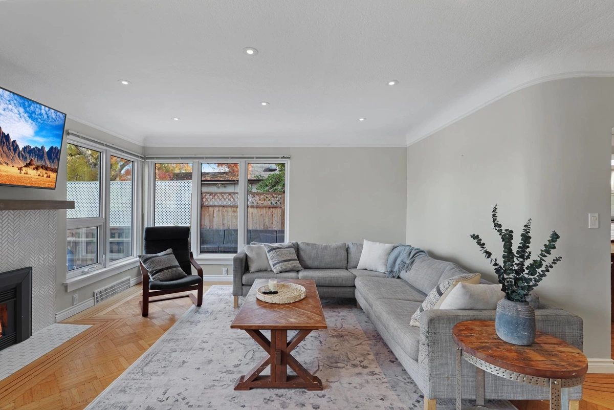 Dining Area Photo of 3737 Yale Street, Burnaby, BC