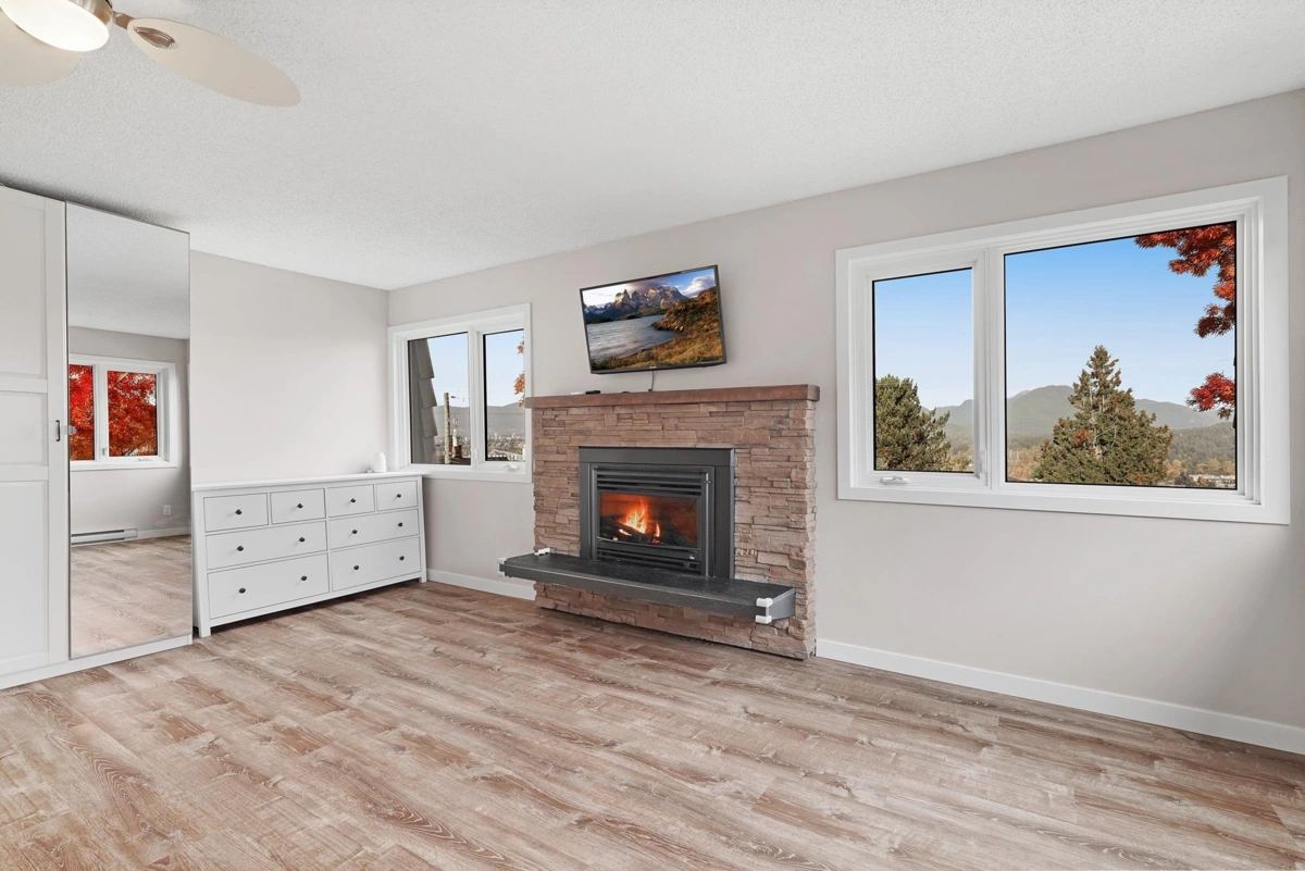 Entry Foyer Photo of 3737 Yale Street, Burnaby, BC