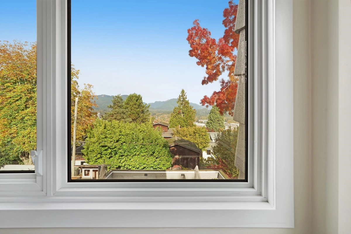 Hallway Photo of 3737 Yale Street, Burnaby, BC