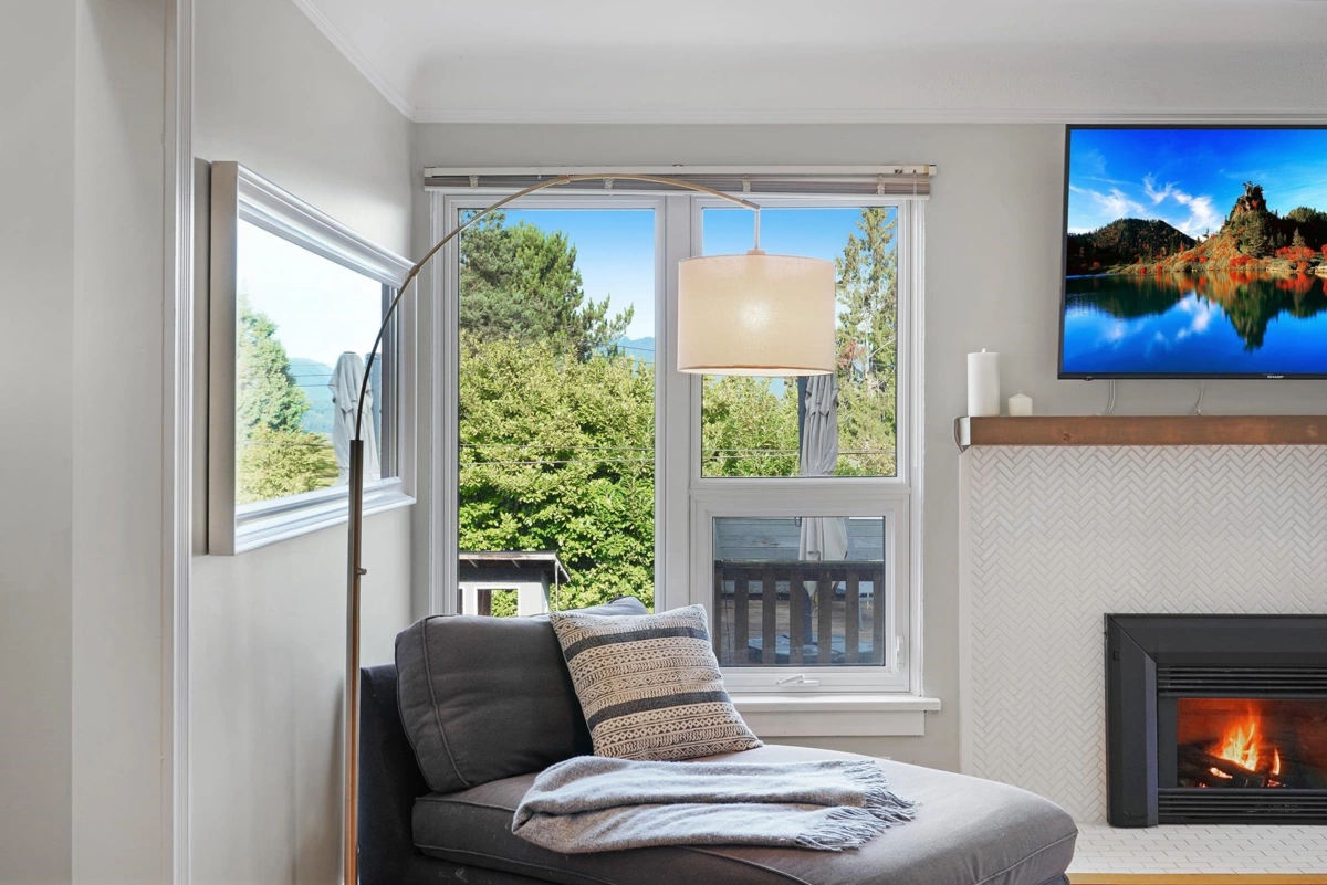Kitchen Island Photo of 3737 Yale Street, Burnaby, BC