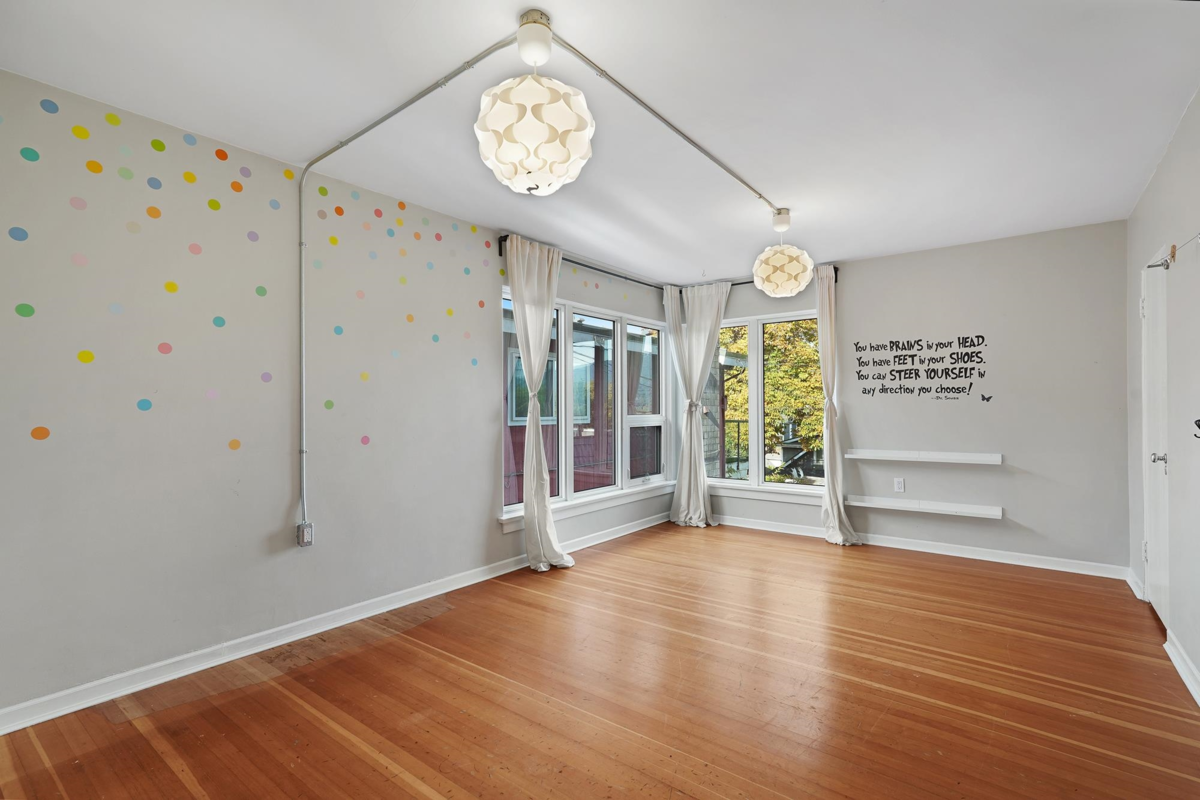 Powder Room Photo of 3737 Yale Street, Burnaby, BC