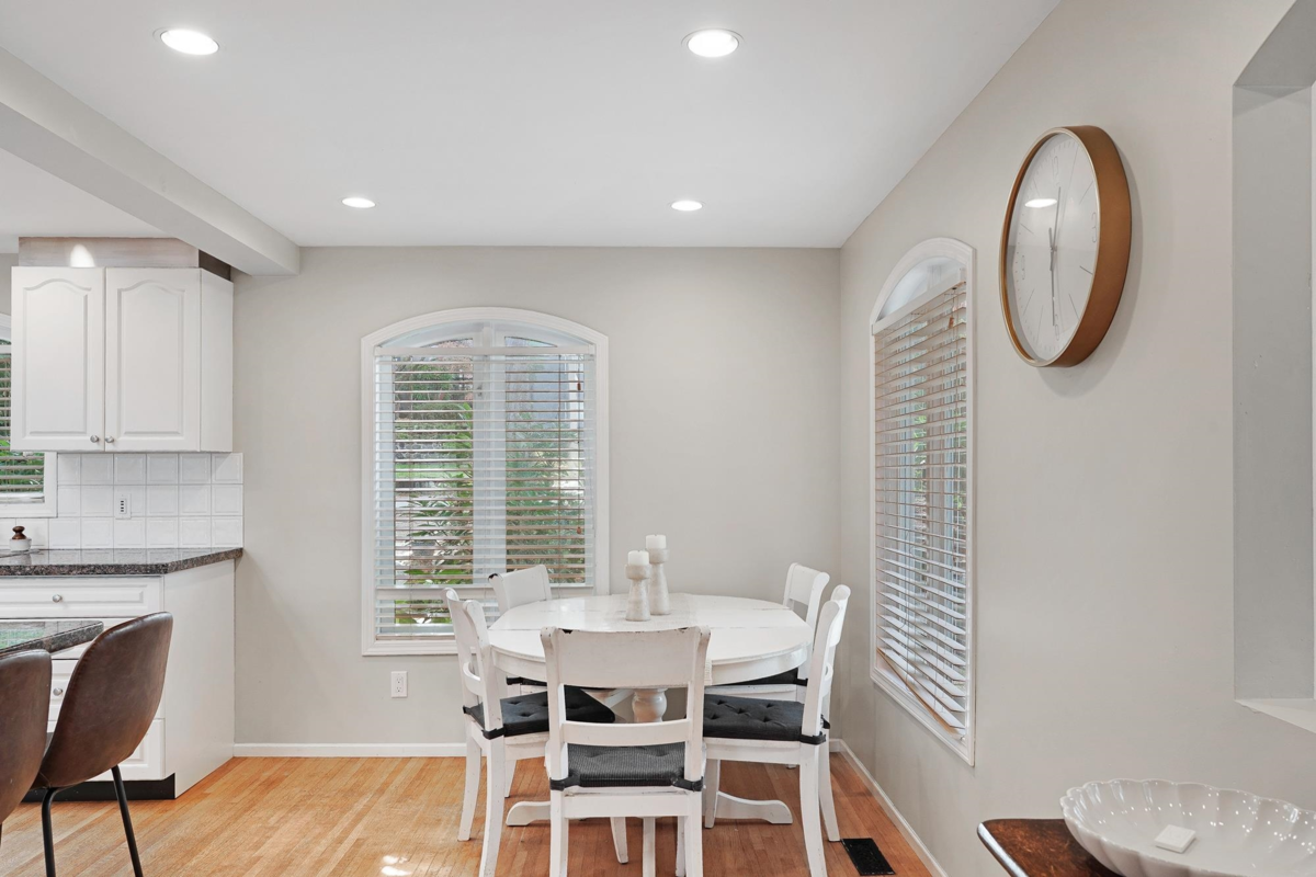 Primary Bathroom Photo of 3737 Yale Street, Burnaby, BC