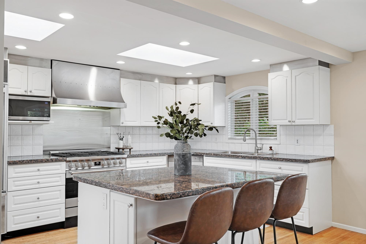 Primary Bedroom Photo of 3737 Yale Street, Burnaby, BC