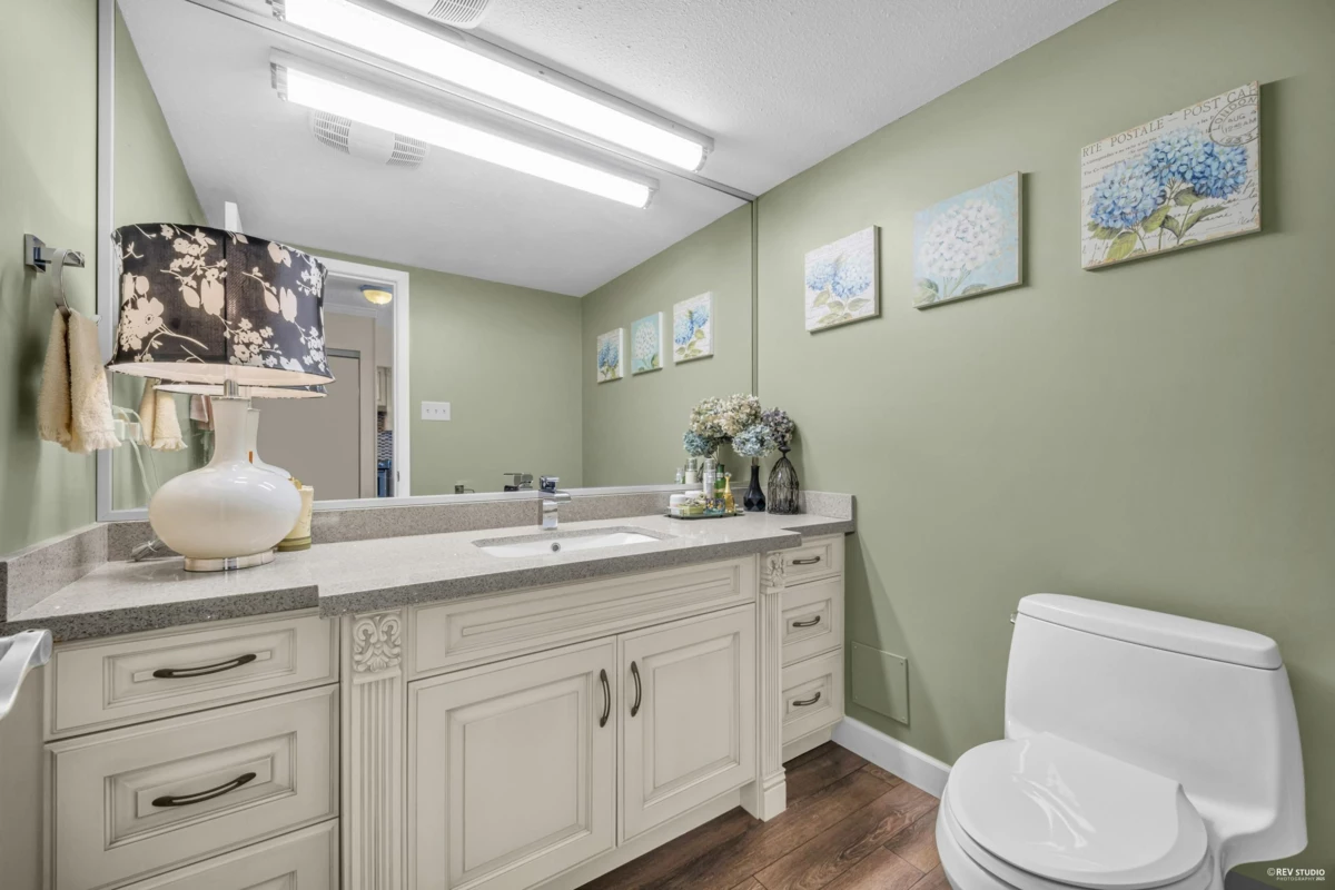 Guest Bathroom Photo of 1807 6070 Mcmurray Avenue, Burnaby, BC