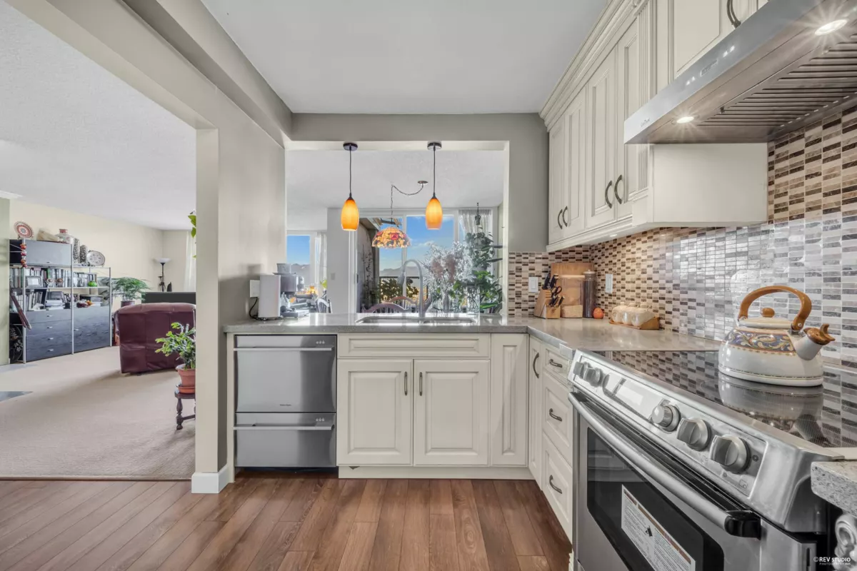 Primary Bathroom Photo of 1807 6070 Mcmurray Avenue, Burnaby, BC