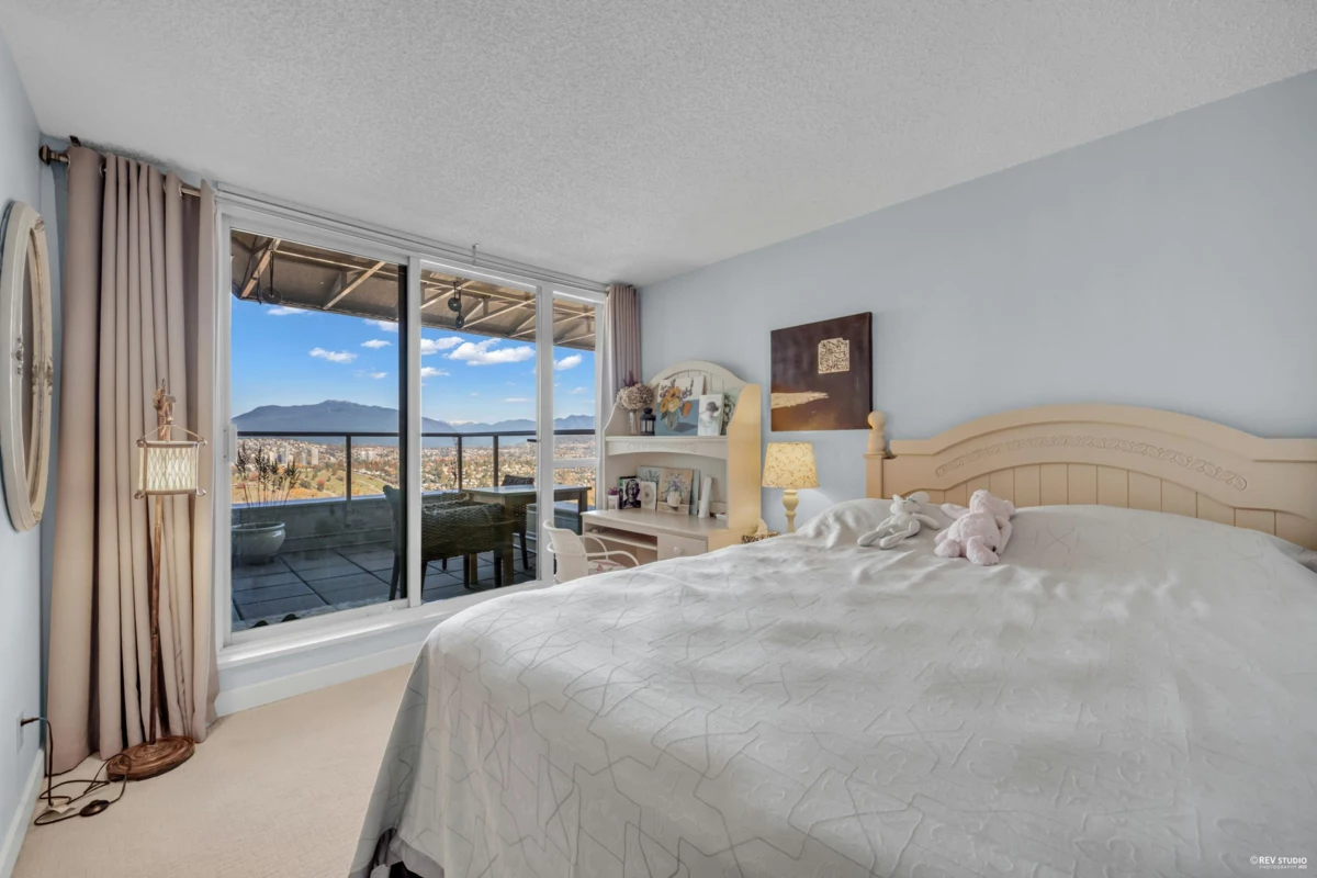 Staircase Photo of 1807 6070 Mcmurray Avenue, Burnaby, BC