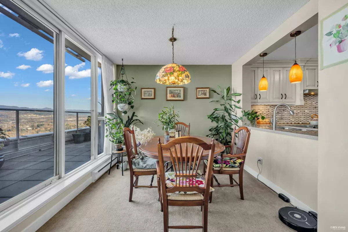 Walk-In Closet Photo of 1807 6070 Mcmurray Avenue, Burnaby, BC