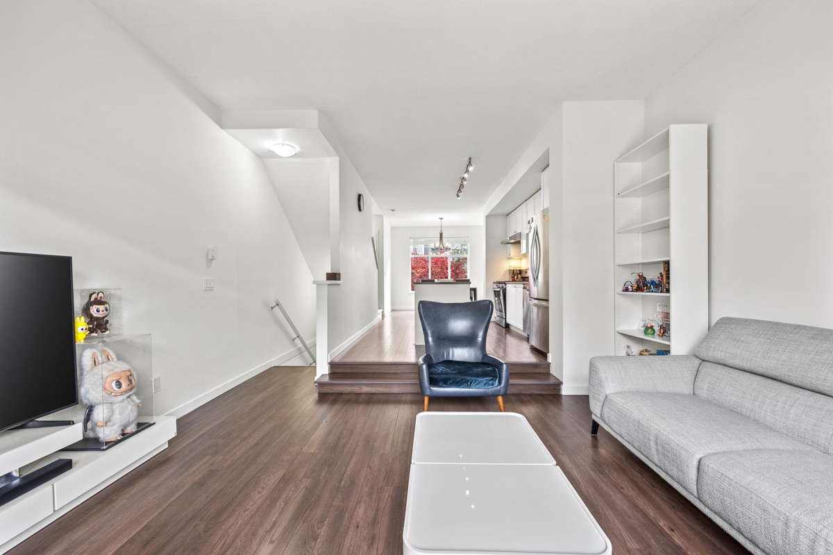 Dining Area Photo of 32 15268 28 Avenue, Surrey, BC