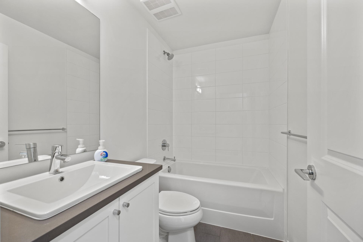 Entry Foyer Photo of 32 15268 28 Avenue, Surrey, BC