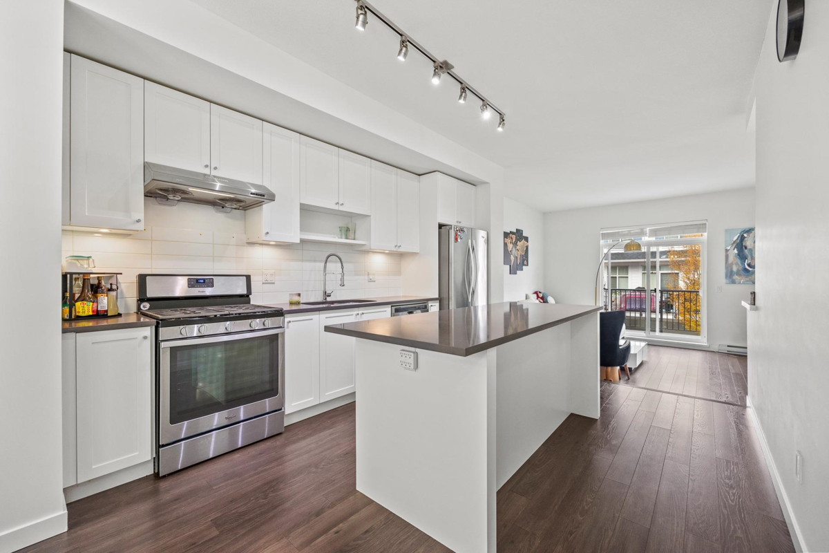 Kitchen Photo of 32 15268 28 Avenue, Surrey, BC