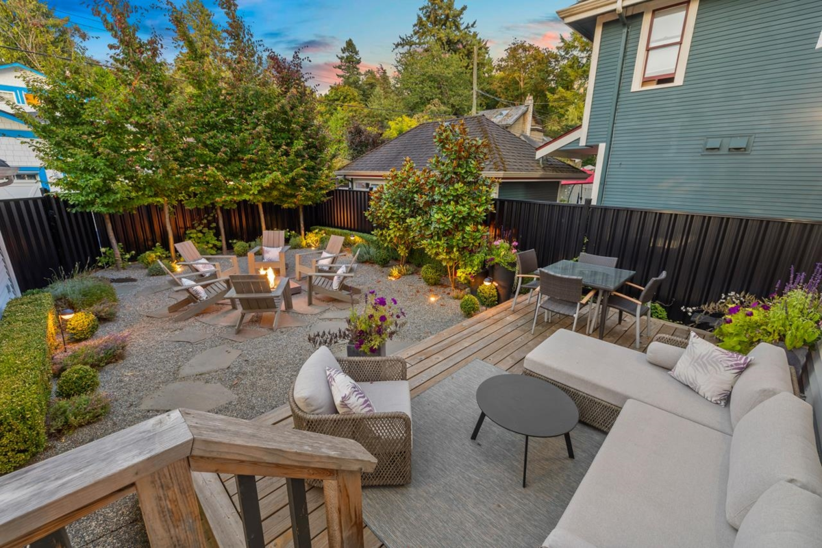 Front Yard Photo of 2676 Mcbride Avenue, Surrey, BC