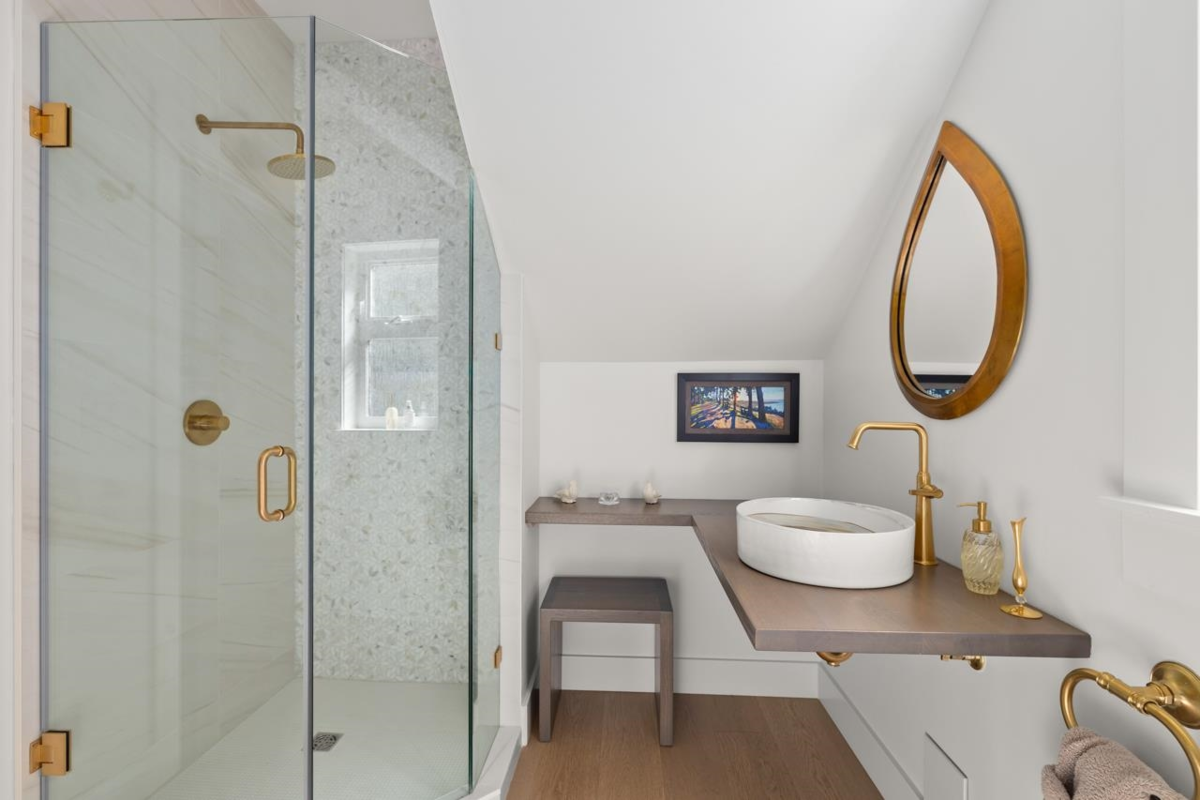 Guest Bathroom Photo of 2676 Mcbride Avenue, Surrey, BC