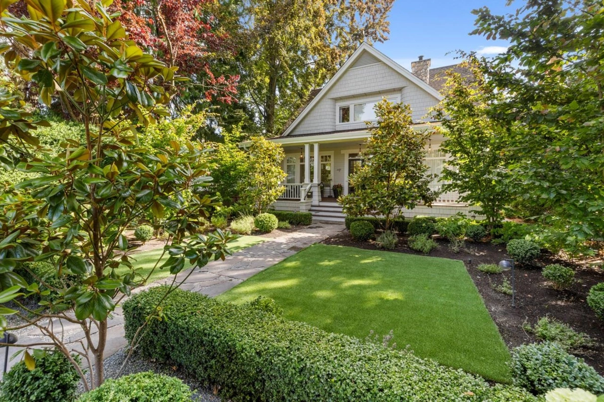 Living Room Photo of 2676 Mcbride Avenue, Surrey, BC