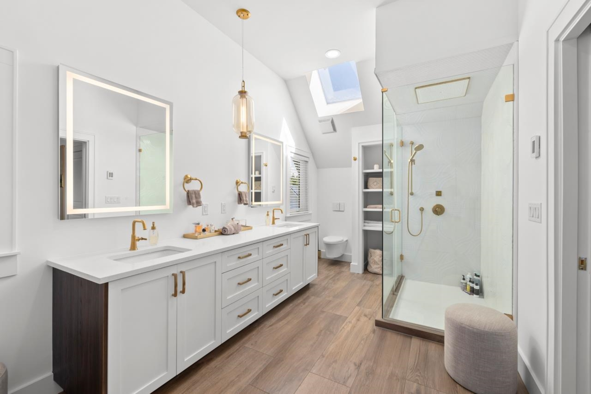 Mudroom Photo of 2676 Mcbride Avenue, Surrey, BC