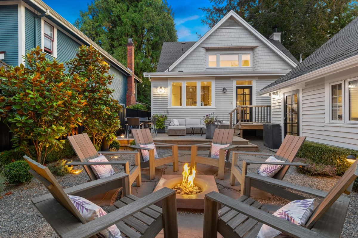 Powder Room Photo of 2676 Mcbride Avenue, Surrey, BC